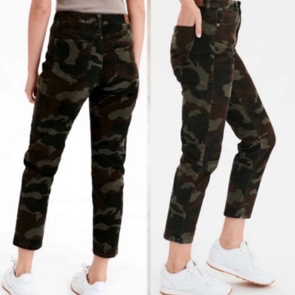 NWOT American Eagle Camo Corduroy Mom Jeans SZ 10R